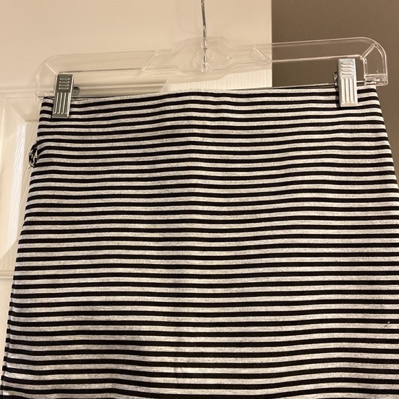 Low Price Like new bodycon skirt - Picture 2 of 3